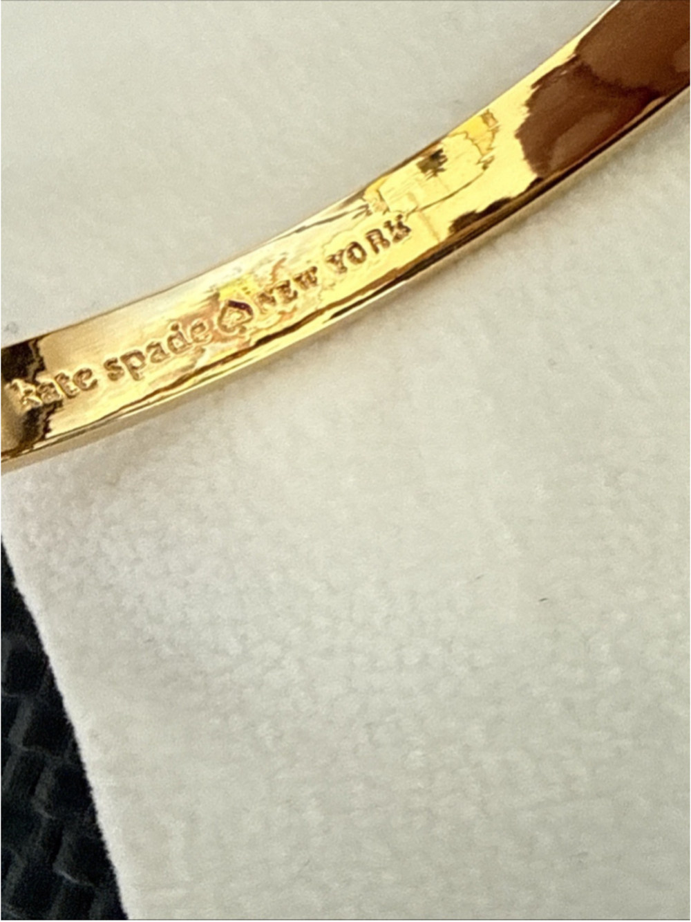 KATE SPADE Take A Bow Gold Bangle Bracelet Gold Bow New With Tags - Picture 5 of 6